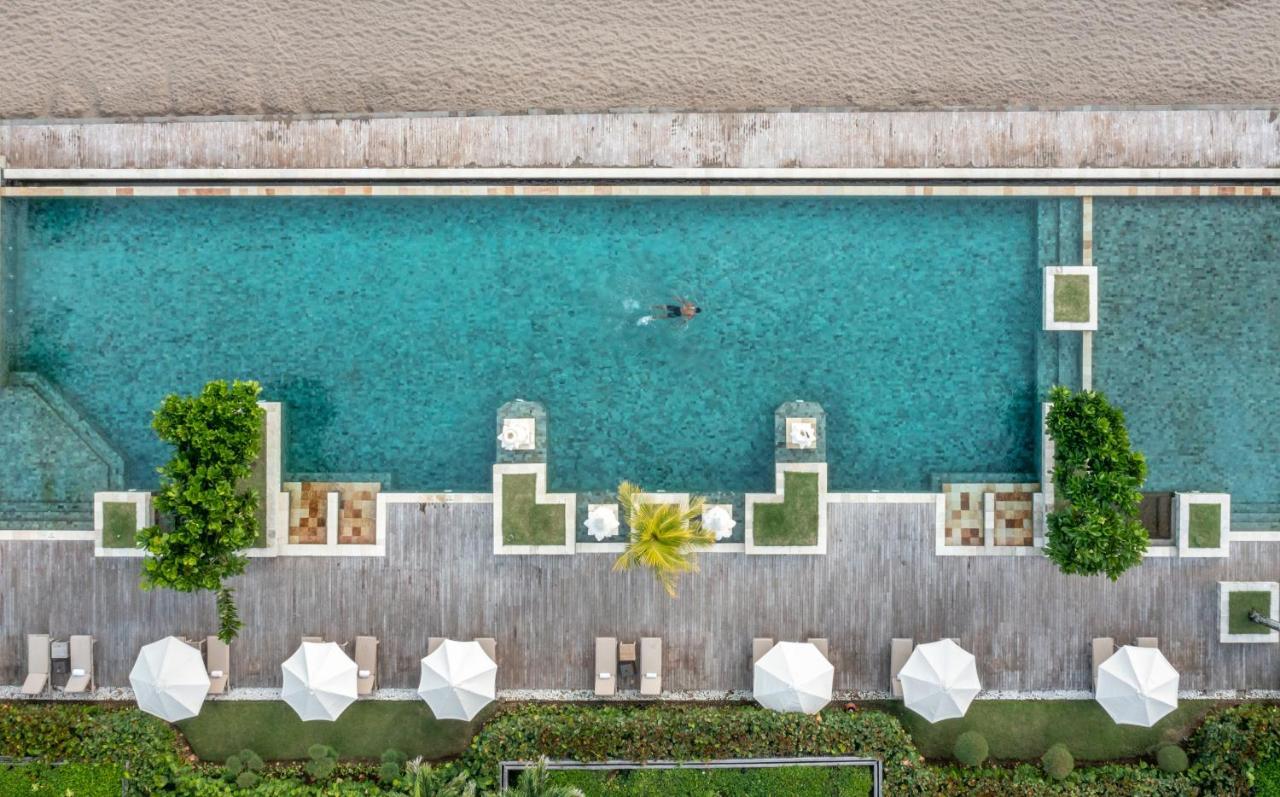 The Seminyak Beach Resort & Spa Exteriér fotografie Aerial view of the pool at the 1865