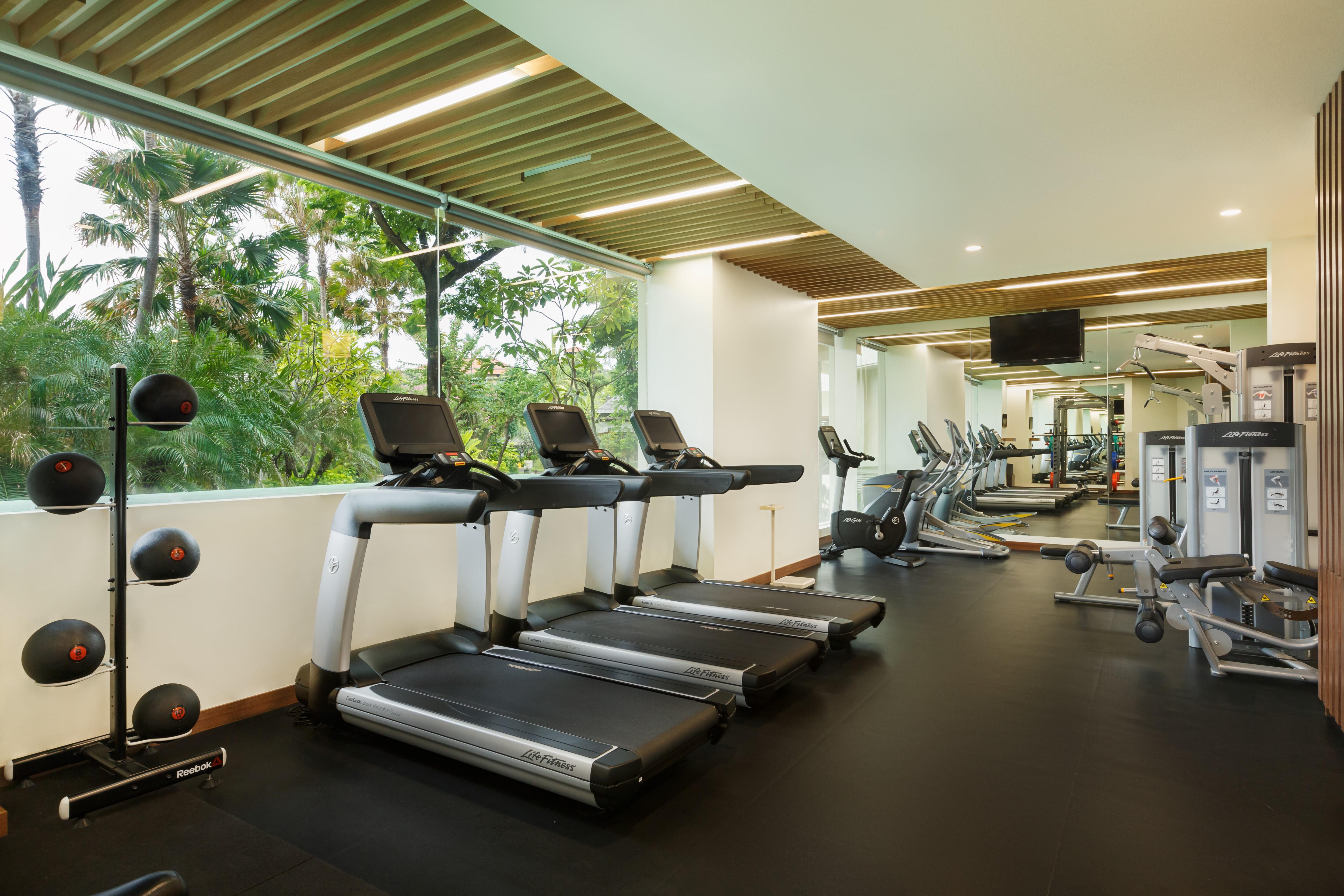 The Seminyak Beach Resort & Spa Exteriér fotografie The gym at the hotel
