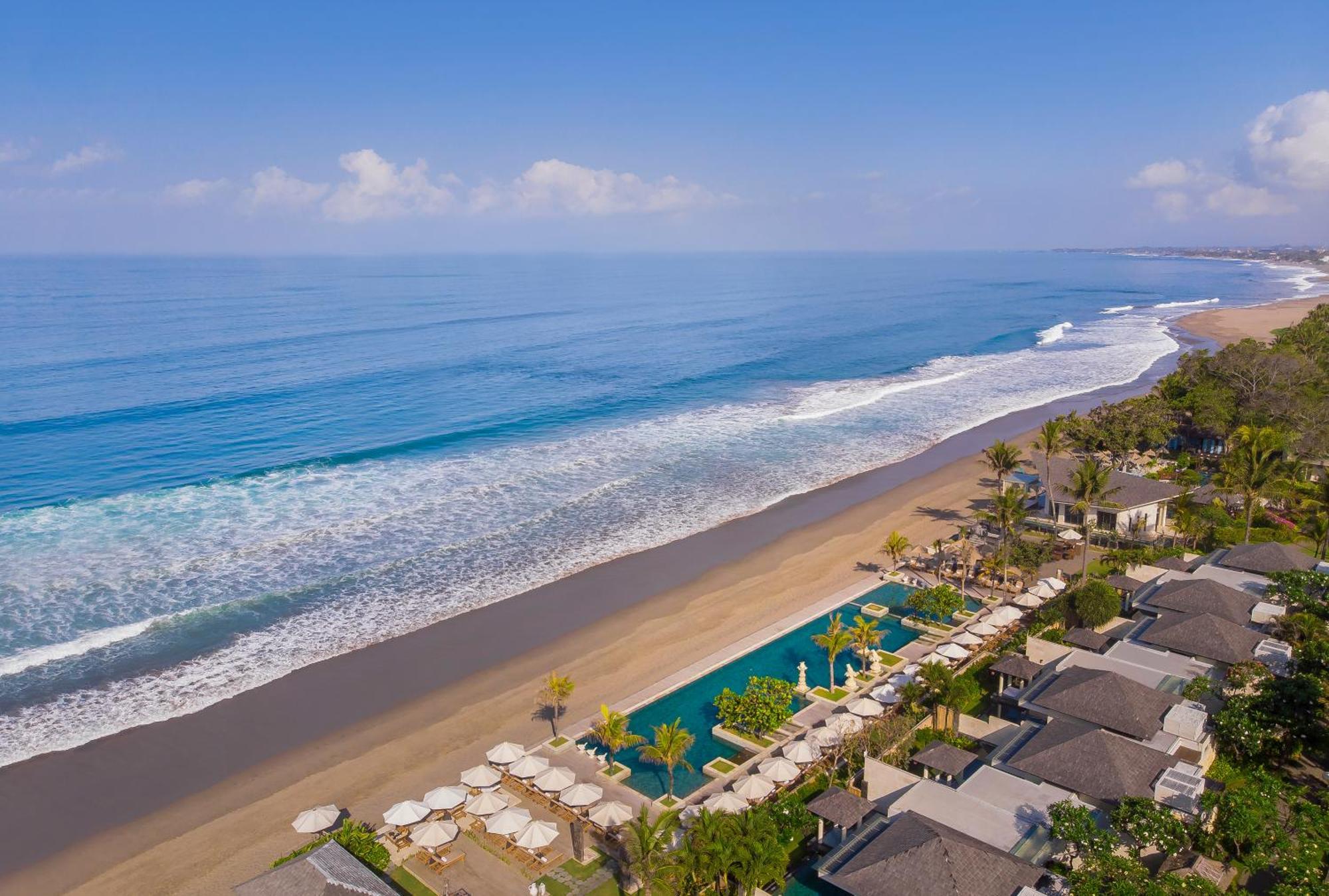 The Seminyak Beach Resort & Spa Exteriér fotografie Aerial view of the beach