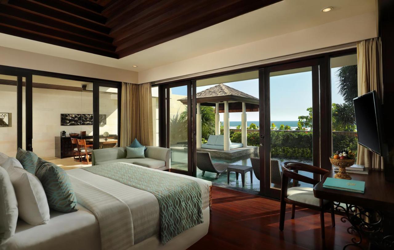 The Seminyak Beach Resort & Spa Exteriér fotografie A bedroom at the resort