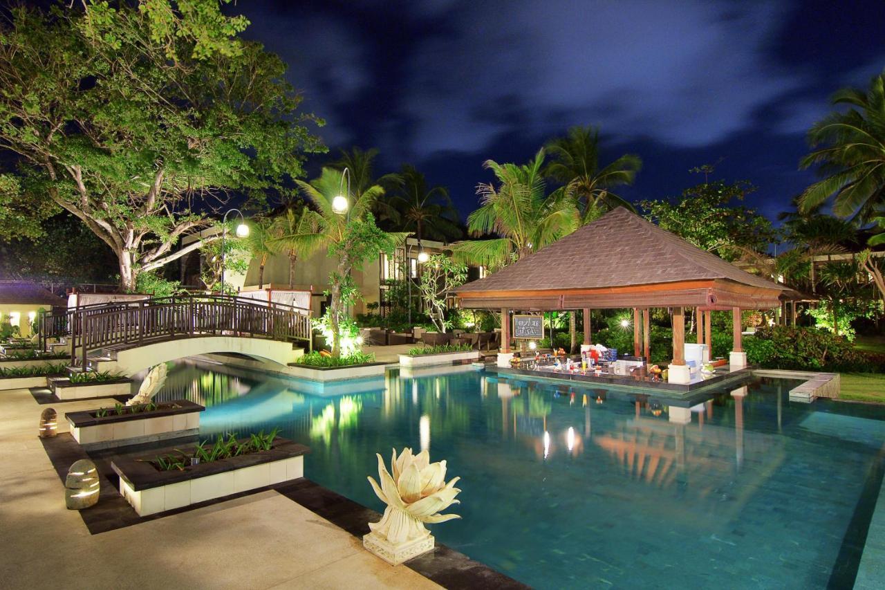 The Seminyak Beach Resort & Spa Exteriér fotografie The swimming pool at the resort